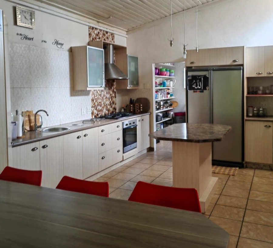 5 Bedroom Property for Sale in Charleston Hill Western Cape